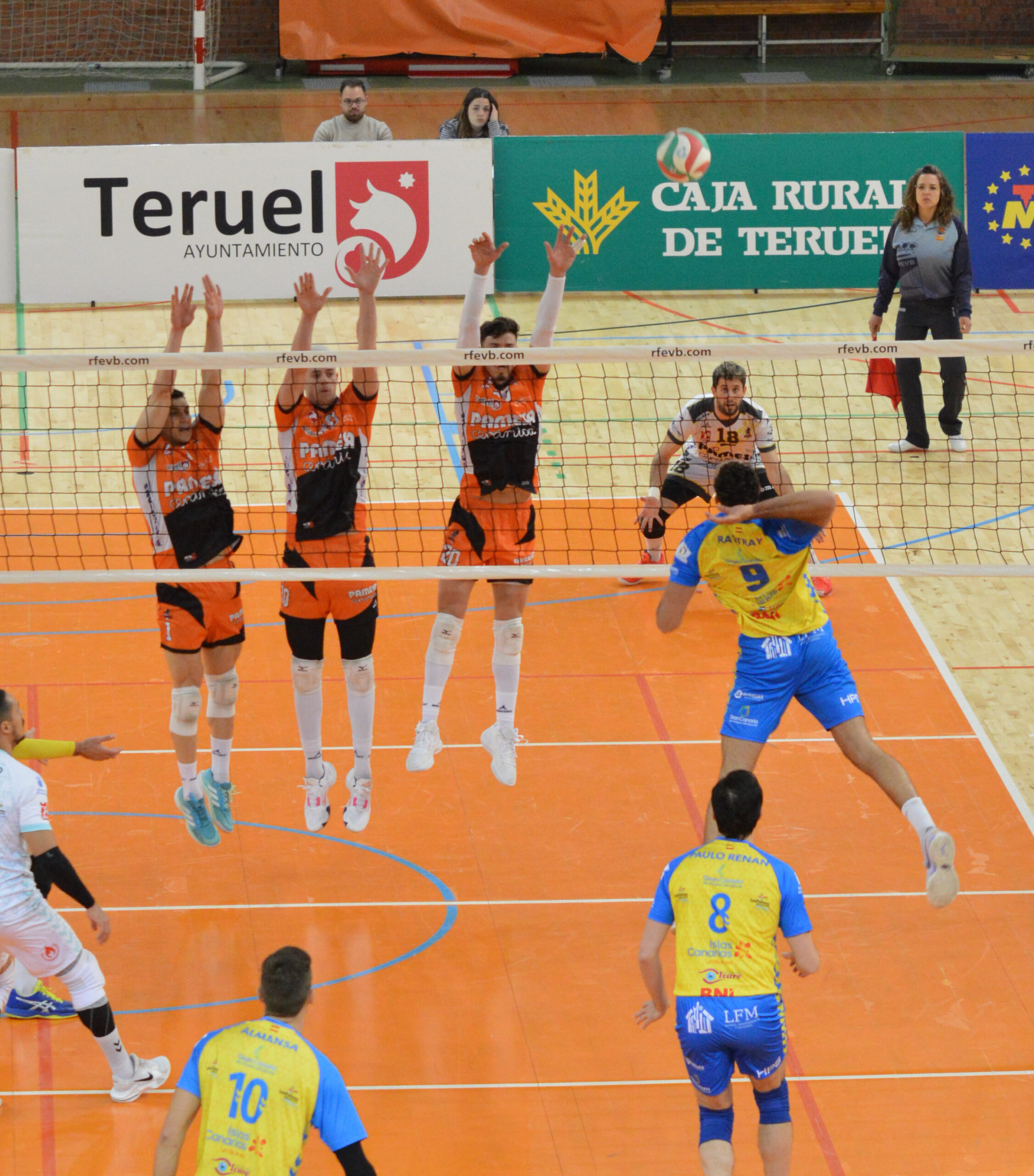 Derrota de un mermado Pamesa Teruel Voleibol  ante un gran Guaguas.