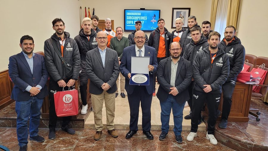 Diputación de Teruel con los subcampeones de la Copa