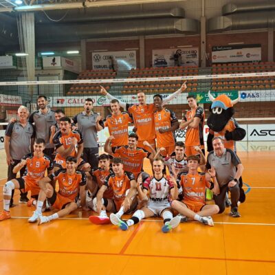 Gran Victoria del Pamesa Teruel Voleibol en un vibrante partido de los que crean afición.