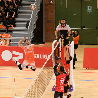 Los primeros 3 puntos de la liga regular se quedan en Los Planos.